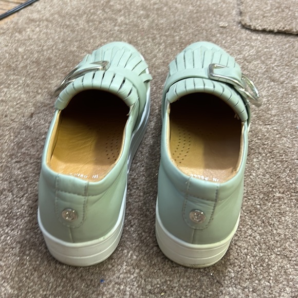 Moda in Pelle Shoes 37. Fit like a 6-6.5 - Picture 2 of 7